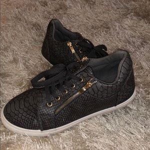 Lace up snake skin Sneakers